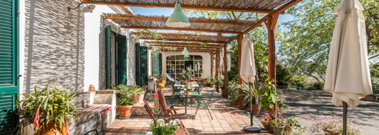 Sicile Rurale : maison de campagne sicilienne traditionnelle, extérieur et charme authentique